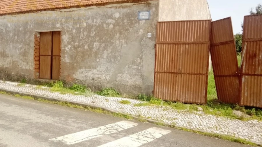 Armazém para Venda em Moita dos Ferreiros