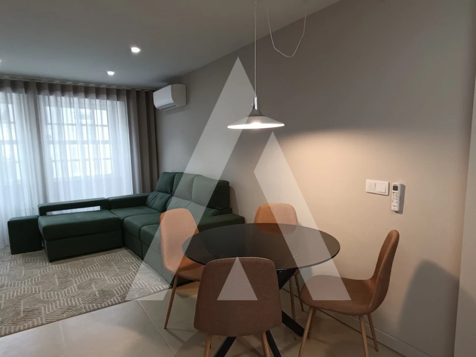 Apartamento T3 para Arrendamento em Sé Nova, Santa Cruz, Almedina e São Bartolomeu Foto 1