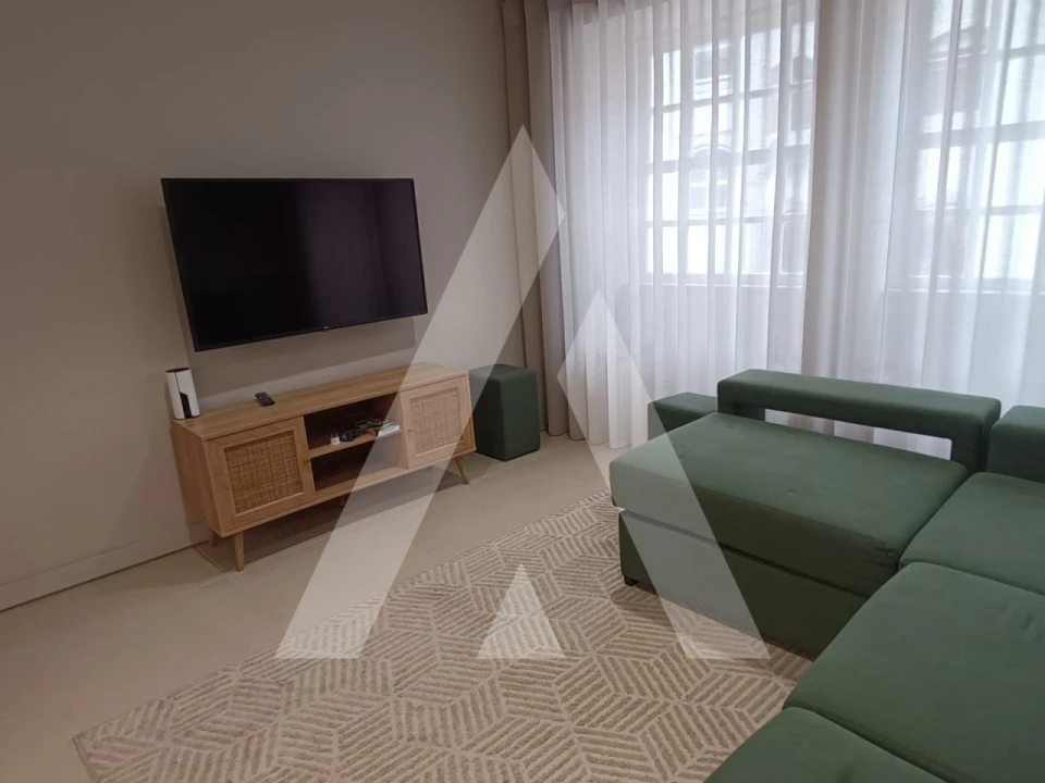 Apartamento T3 para Arrendamento em Sé Nova, Santa Cruz, Almedina e São Bartolomeu Foto 2