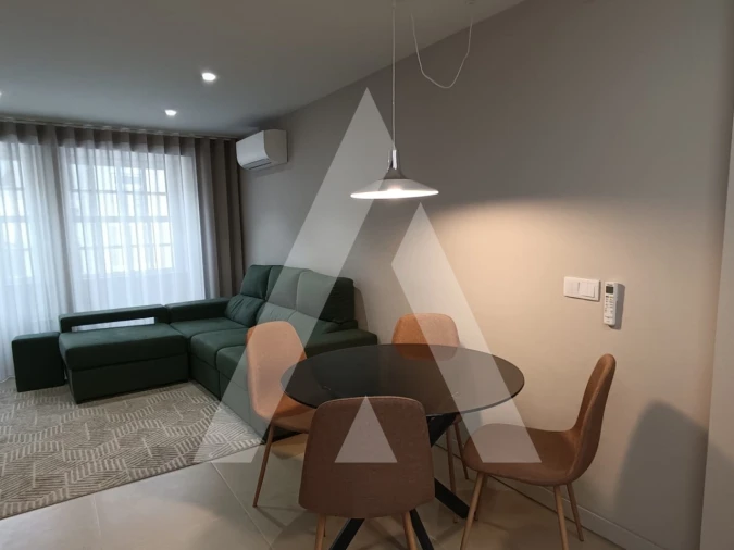 Apartamento T3 para Arrendamento em Sé Nova, Santa Cruz, Almedina e São Bartolomeu Foto 4