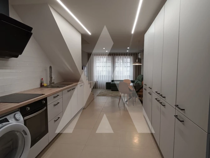 Apartamento T3 para Arrendamento em Sé Nova, Santa Cruz, Almedina e São Bartolomeu Foto 9