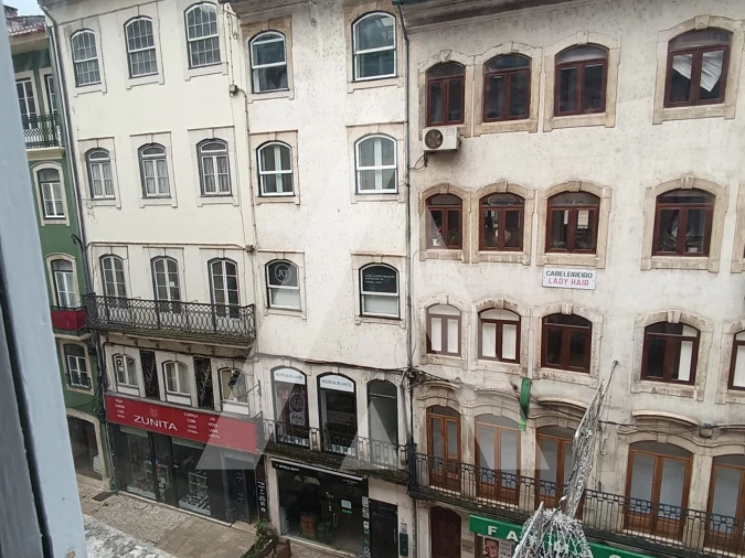 Apartamento T3 para Arrendamento em Sé Nova, Santa Cruz, Almedina e São Bartolomeu Foto 27