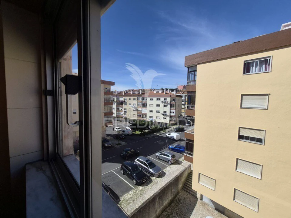 Apartamento T2 para Venda em Rio de Mouro Foto 4