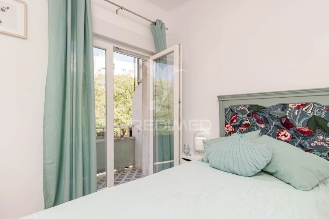 Apartamento T1 para Venda em Laranjeiro e Feijó Foto 4