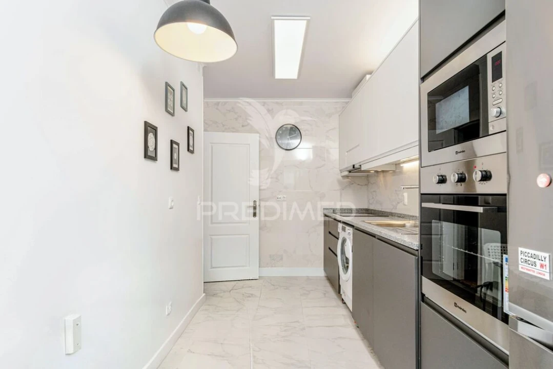 Apartamento T1 para Venda em Laranjeiro e Feijó Foto 1