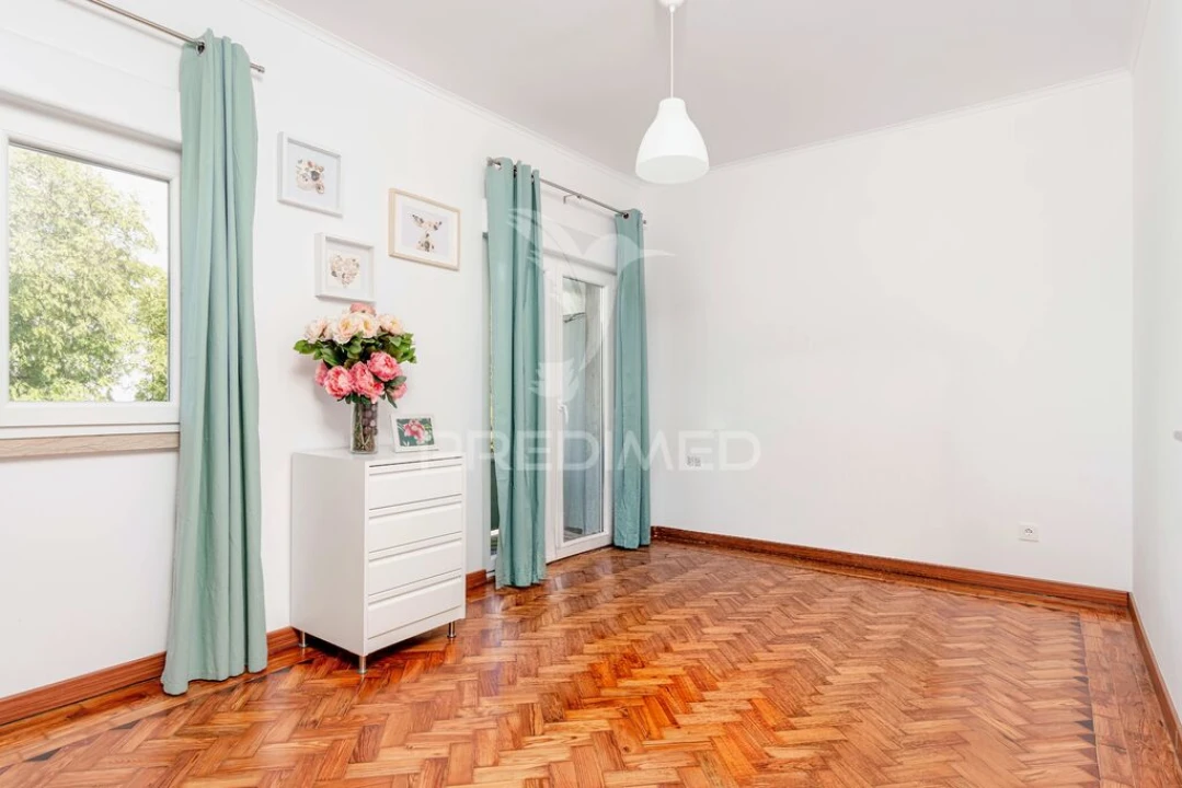 Apartamento T1 para Venda em Laranjeiro e Feijó Foto 5