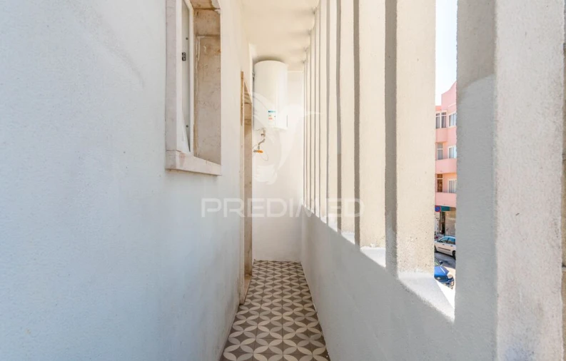 Apartamento T1 para Venda em Laranjeiro e Feijó Foto 9