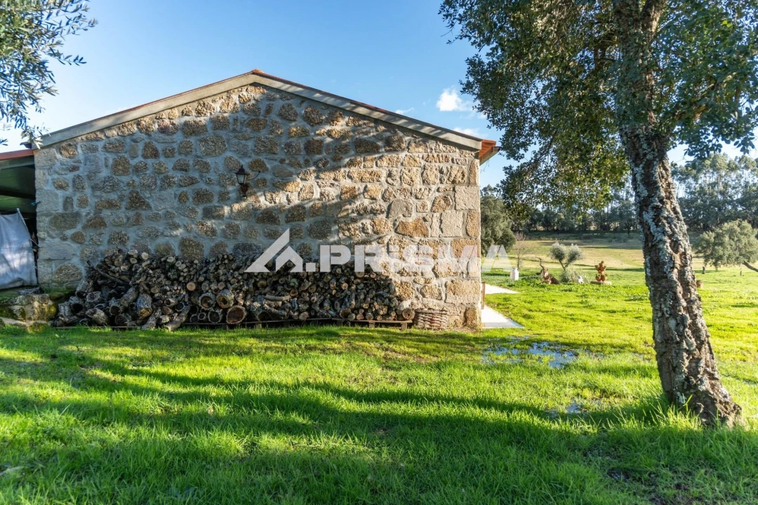 Terreno para Venda em Escalos de Cima e Lousa Foto 2