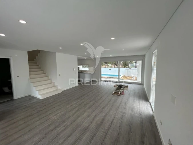 Moradia T4 para Venda em Fernao Ferro Foto 17