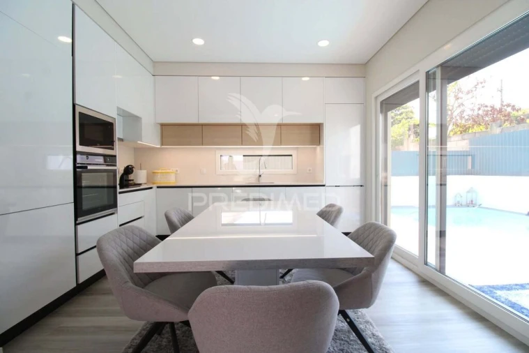 Moradia T4 para Venda em Fernao Ferro Foto 9