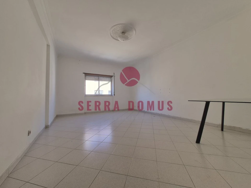 Apartamento T2 para Venda em Rio de Mouro Foto 9