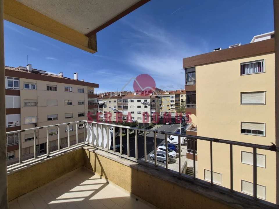 Apartamento T2 para Venda em Rio de Mouro Foto 4