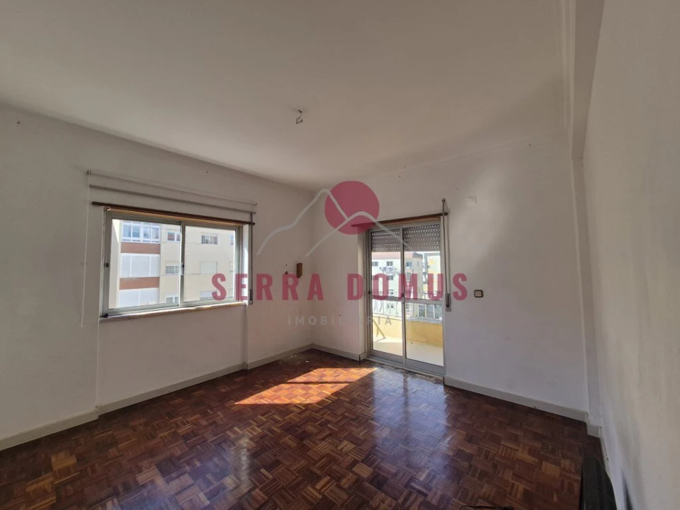 Apartamento T2 para Venda em Rio de Mouro Foto 3