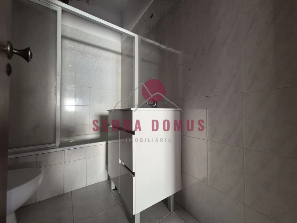 Apartamento T2 para Venda em Rio de Mouro Foto 7