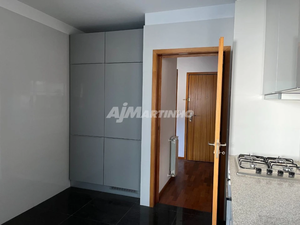 Apartamento T2 para Arrendamento em Bonfim Foto 9