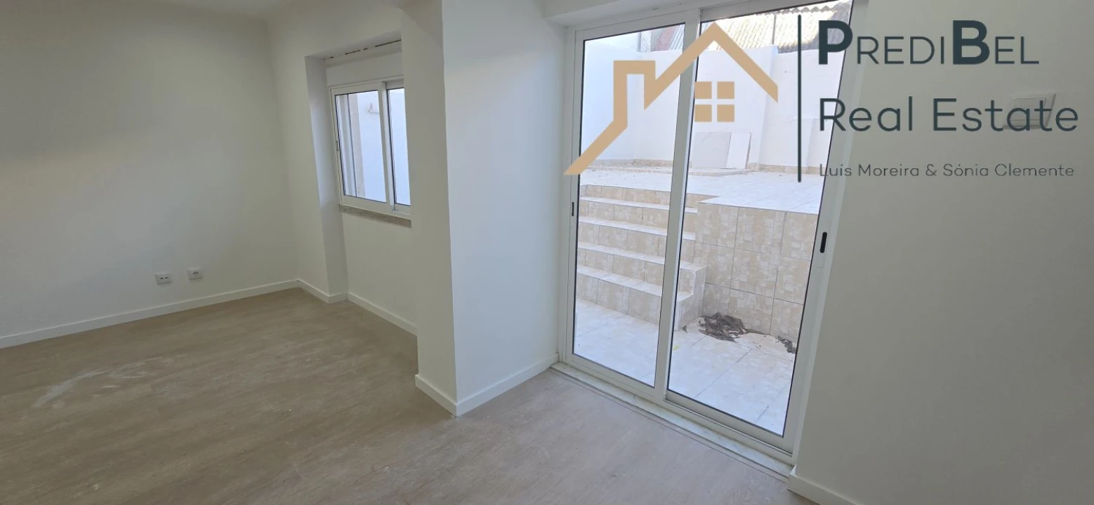 Apartamento T2 para Venda em Venteira Foto 12