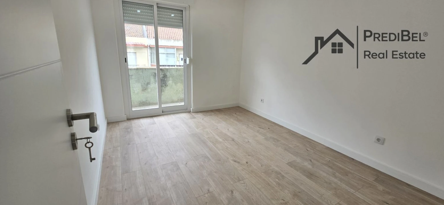 Apartamento T4 para Venda em Águas Livres Foto 19