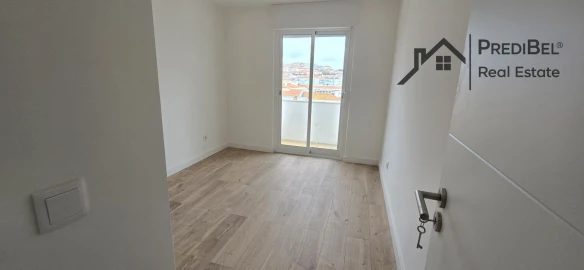 Apartamento T4 para Venda em Águas Livres