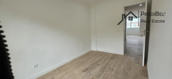 Apartamento T4 para Venda em Águas Livres