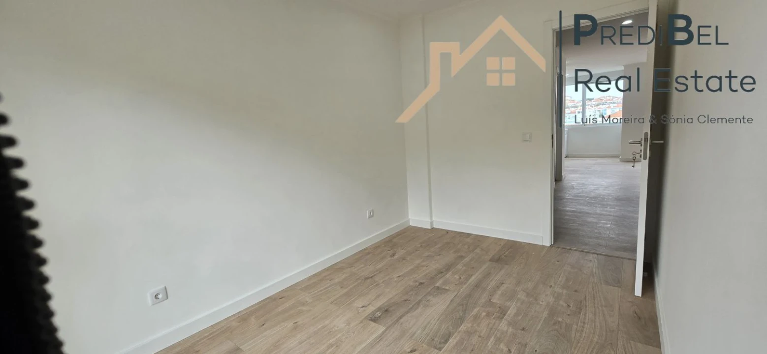 Apartamento T4 para Venda em Águas Livres Foto 17