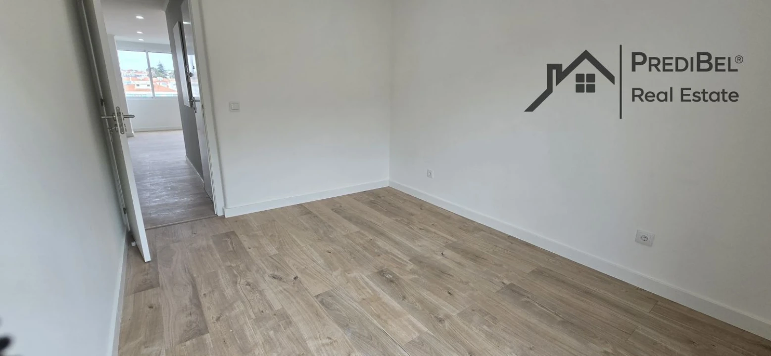 Apartamento T4 para Venda em Águas Livres Foto 14