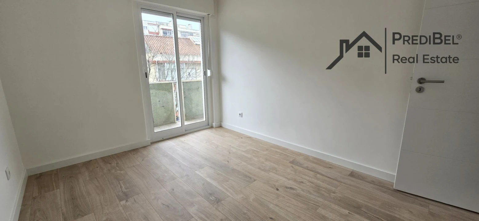 Apartamento T4 para Venda em Águas Livres Foto 12