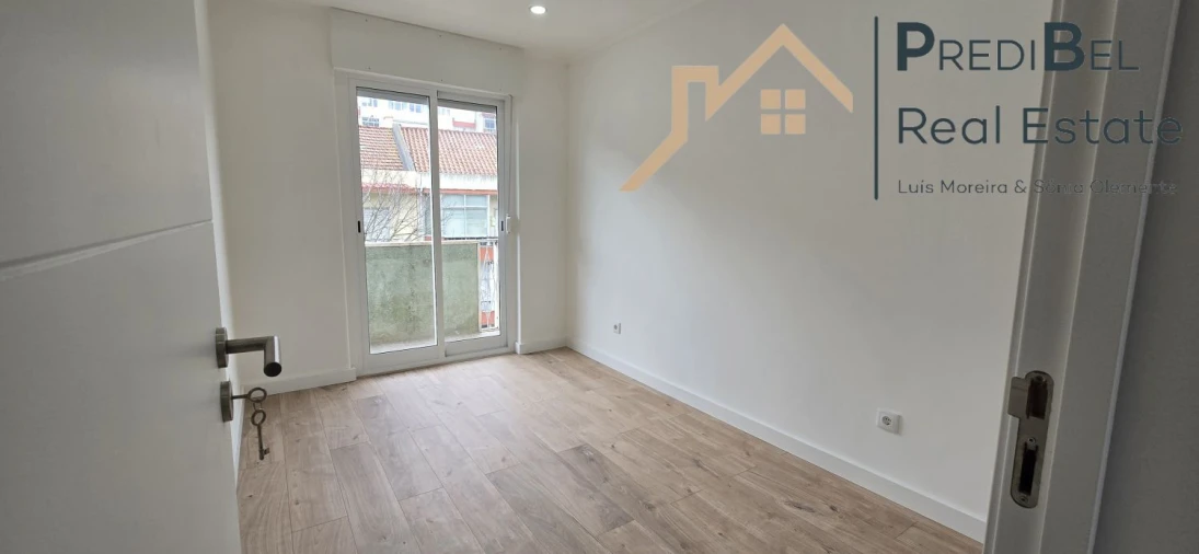 Apartamento T4 para Venda em Águas Livres Foto 15