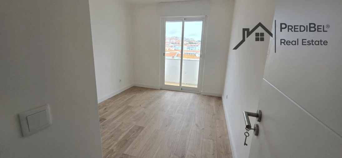Apartamento T4 para Venda em Águas Livres Foto 23