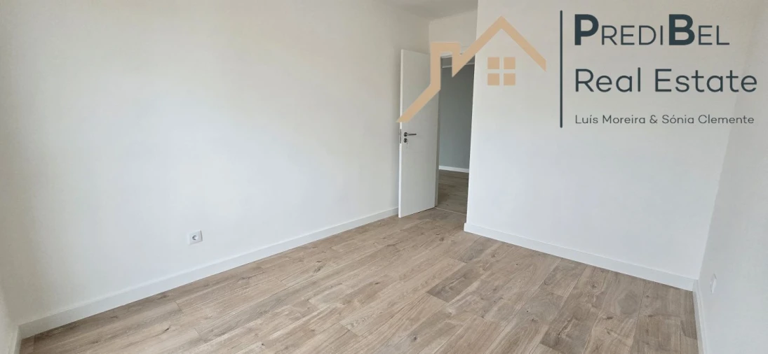 Apartamento T4 para Venda em Águas Livres Foto 24