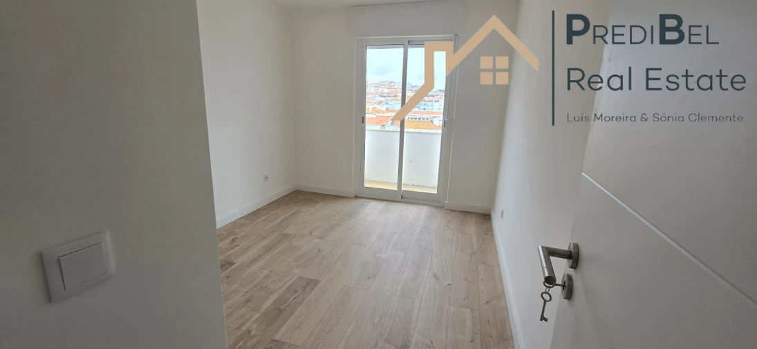 Apartamento T4 para Venda em Águas Livres Foto 23