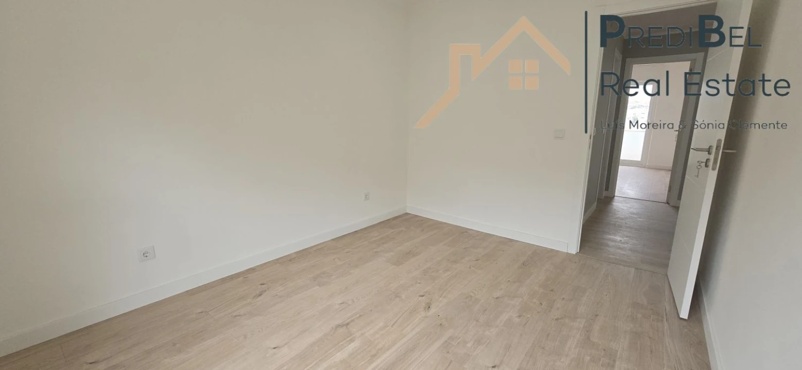 Apartamento T4 para Venda em Águas Livres Foto 20