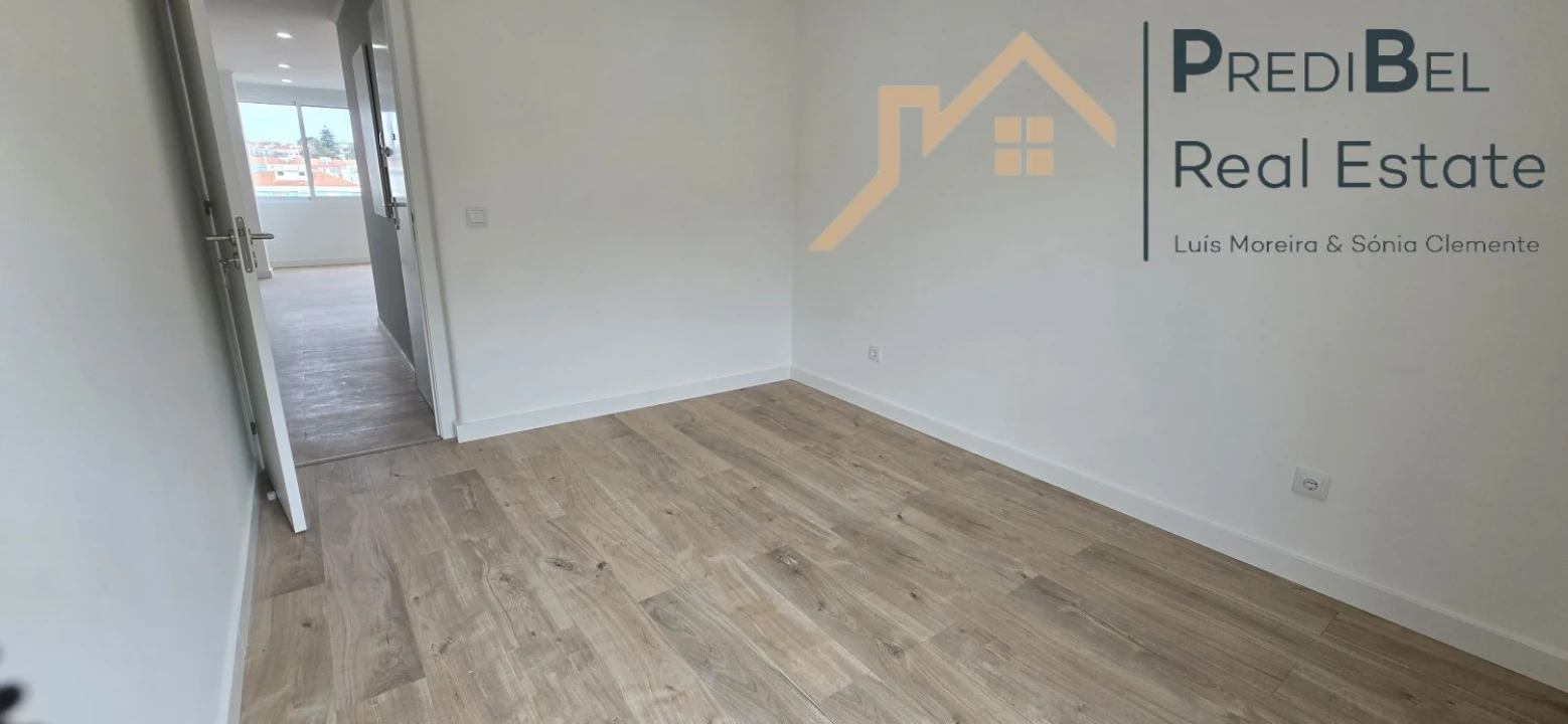 Apartamento T4 para Venda em Águas Livres Foto 14