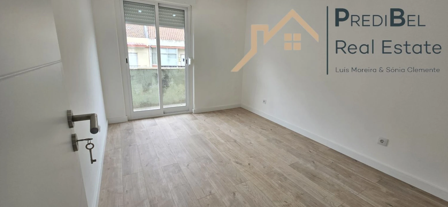 Apartamento T4 para Venda em Águas Livres Foto 19