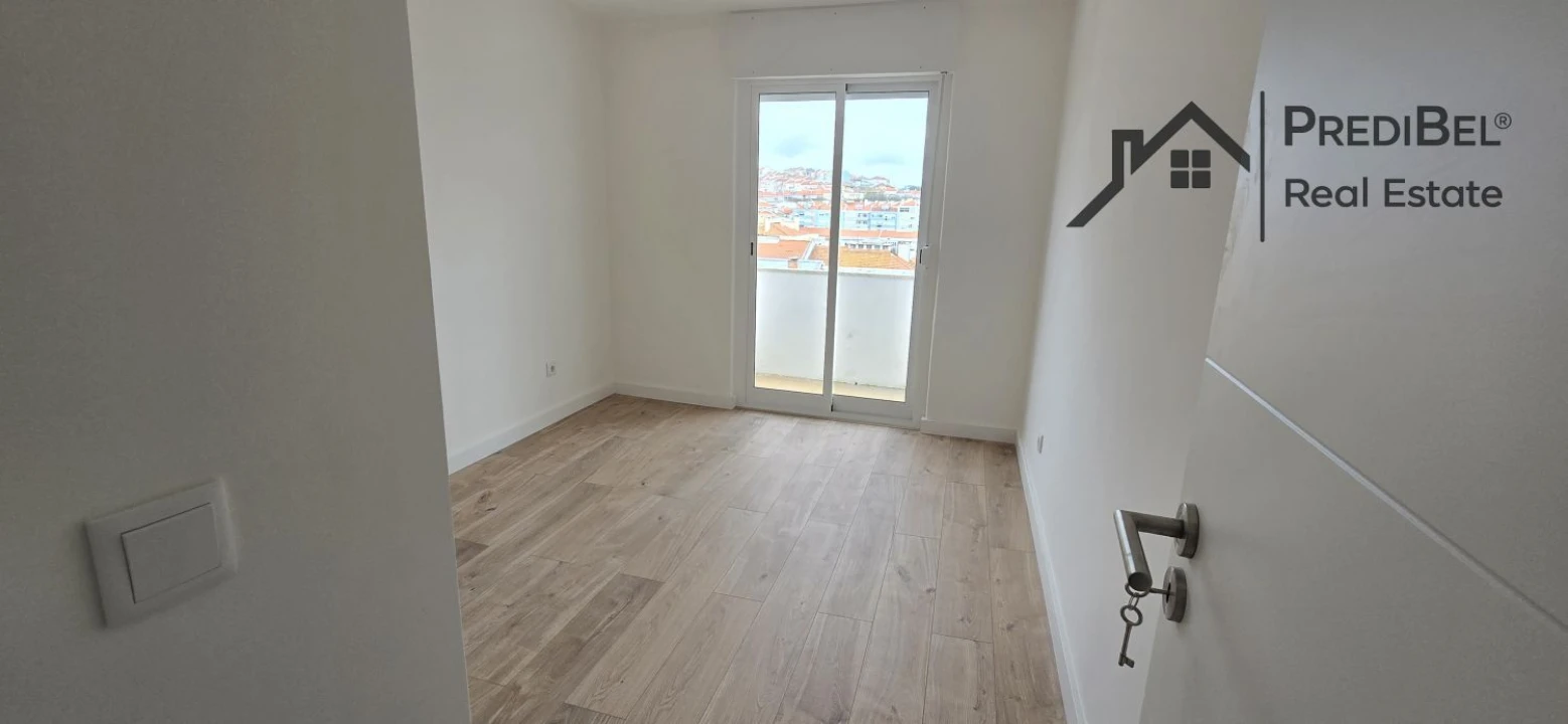 Apartamento T4 para Venda em Águas Livres Foto 23