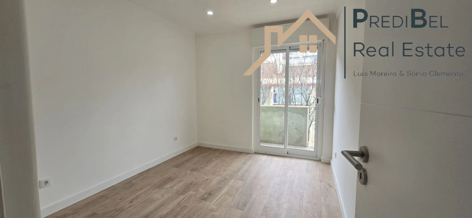 Apartamento T4 para Venda em Águas Livres Foto 11