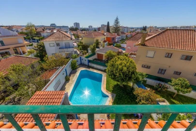 Moradia T6 para Venda em Algés, Linda-A-Velha e Cruz Quebrada-Dafundo