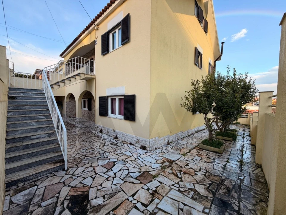 Moradia T5 para Venda em Porto Salvo Foto 4