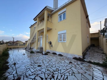Moradia T5 para Venda em Porto Salvo