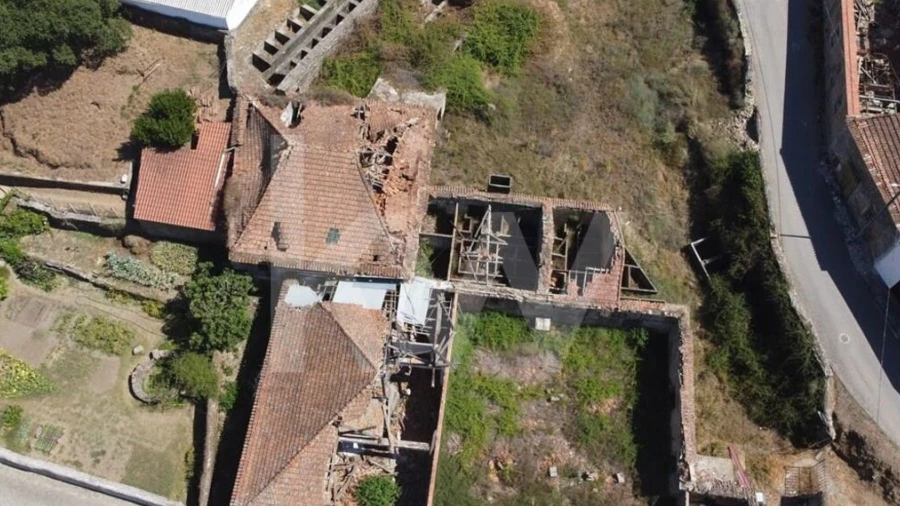 Armazém para Venda em Cebolais de Cima e Retaxo