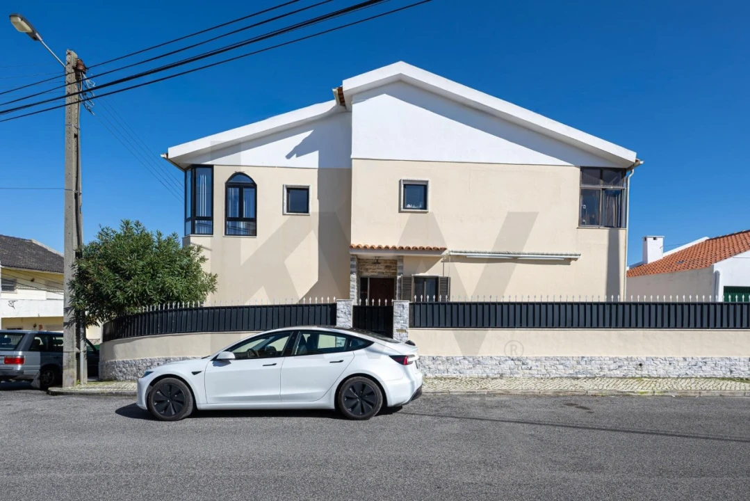 Moradia T4 para Venda em São Domingos de Rana Foto 1