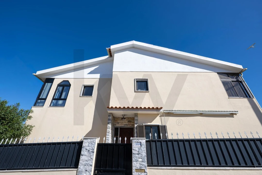 Moradia T4 para Venda em São Domingos de Rana Foto 3