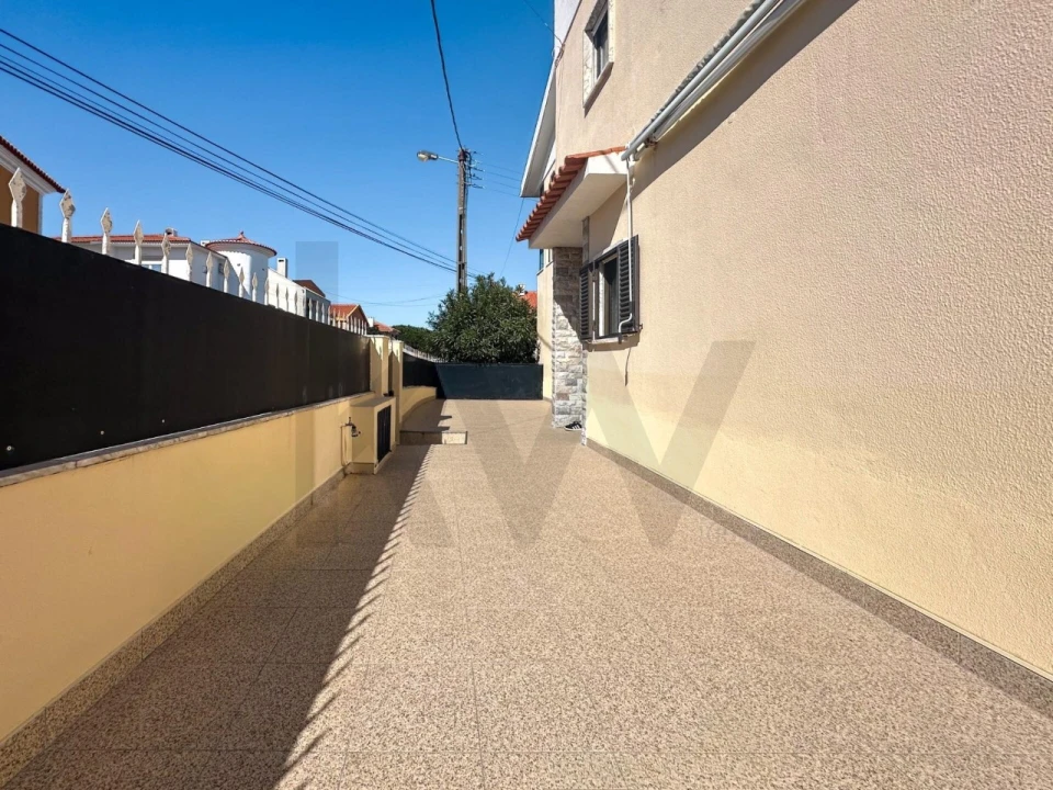 Moradia T4 para Venda em São Domingos de Rana Foto 10