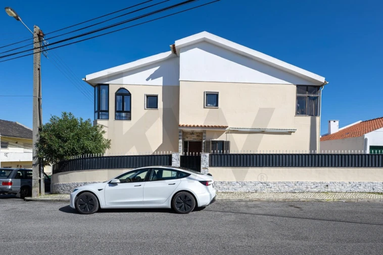 Moradia T4 para Venda em São Domingos de Rana Foto 1