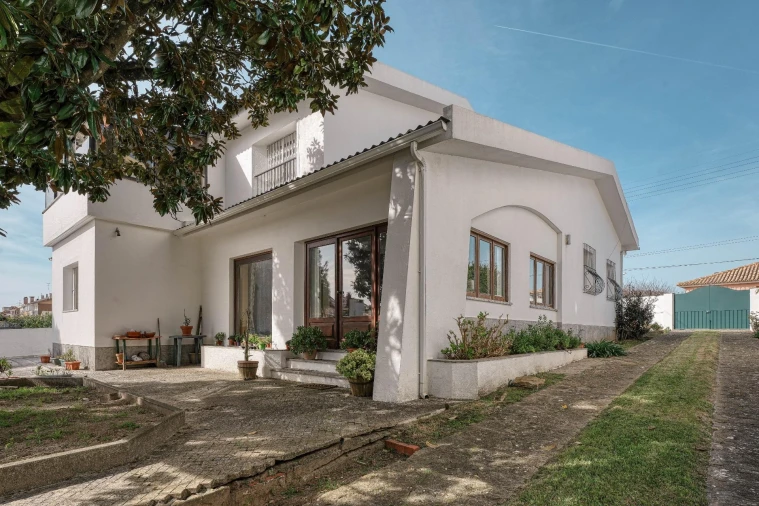 Moradia T4 para Venda em Agualva e Mira-Sintra Foto 1