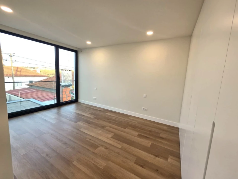 Moradia T4 para Venda em Aradas Foto 6