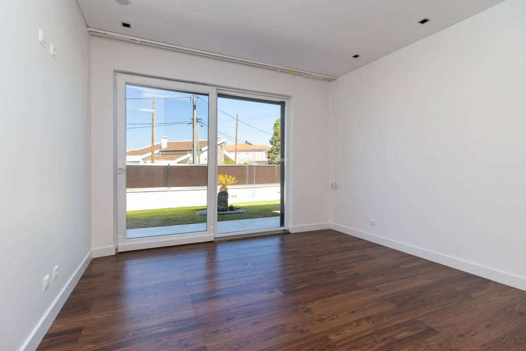 Moradia T6 para Venda em Charneca de Caparica e Sobreda Foto 46