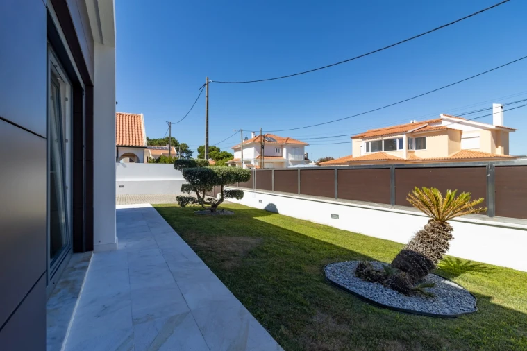 Moradia T6 para Venda em Charneca de Caparica e Sobreda Foto 60