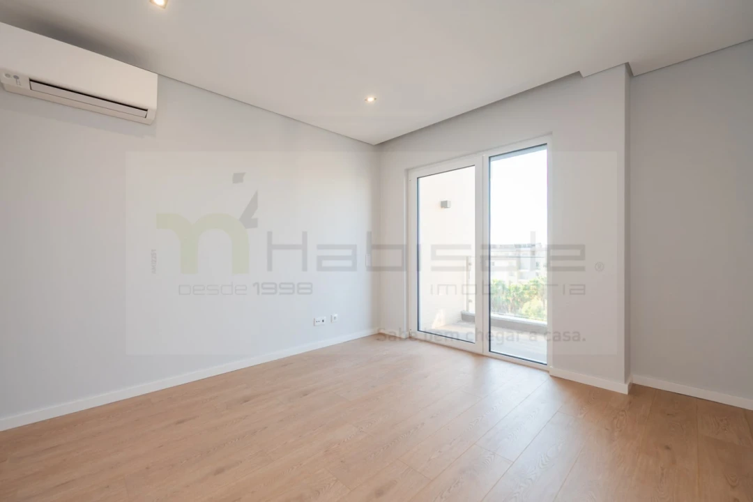 Apartamento T3 para Venda em Carcavelos e Parede Foto 16