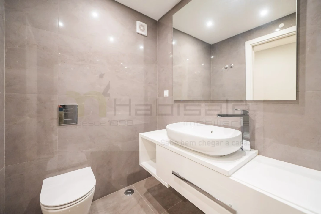 Apartamento T3 para Venda em Carcavelos e Parede Foto 17