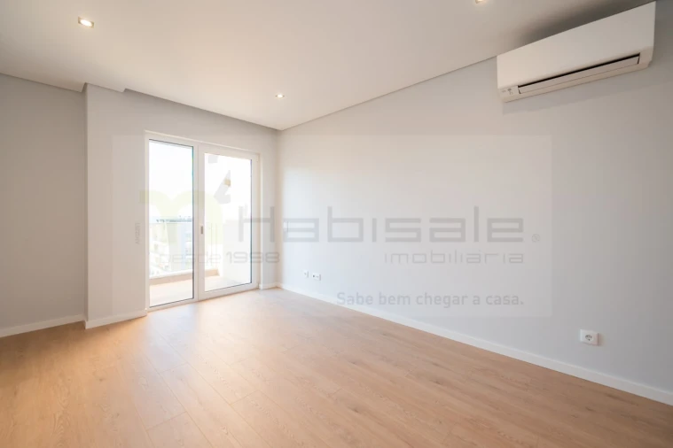 Apartamento T3 para Venda em Carcavelos e Parede Foto 22